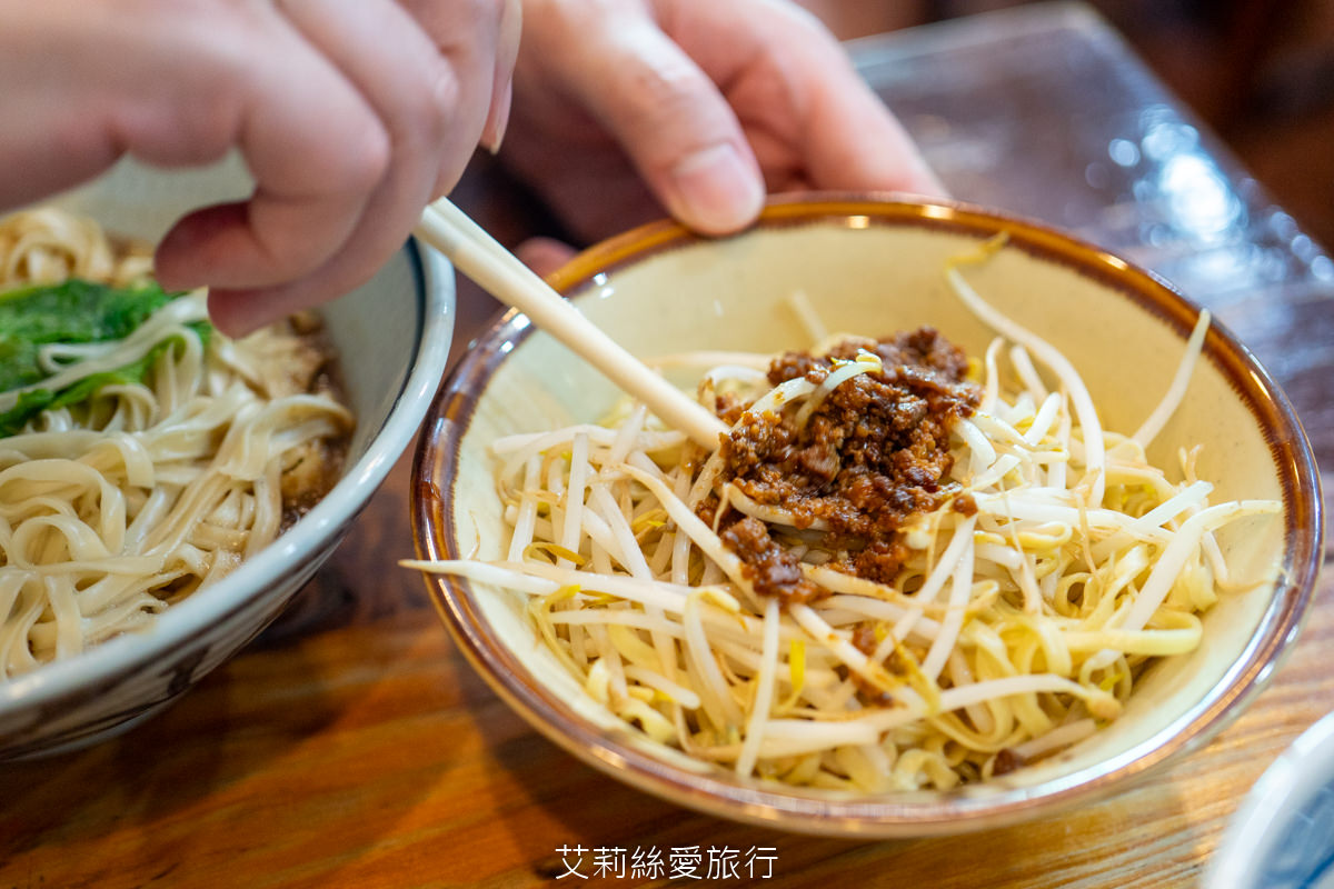 彰化鹿港排隊美食 鹿港圓環頂麵食館 乾意麵必吃 皮薄餡多純手工大餛飩 真材實料台灣豬肉赤肉焿