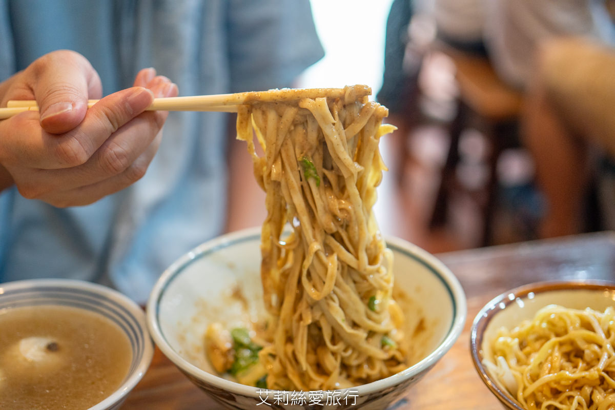 彰化鹿港排隊美食 鹿港圓環頂麵食館 乾意麵必吃 皮薄餡多純手工大餛飩 真材實料台灣豬肉赤肉焿
