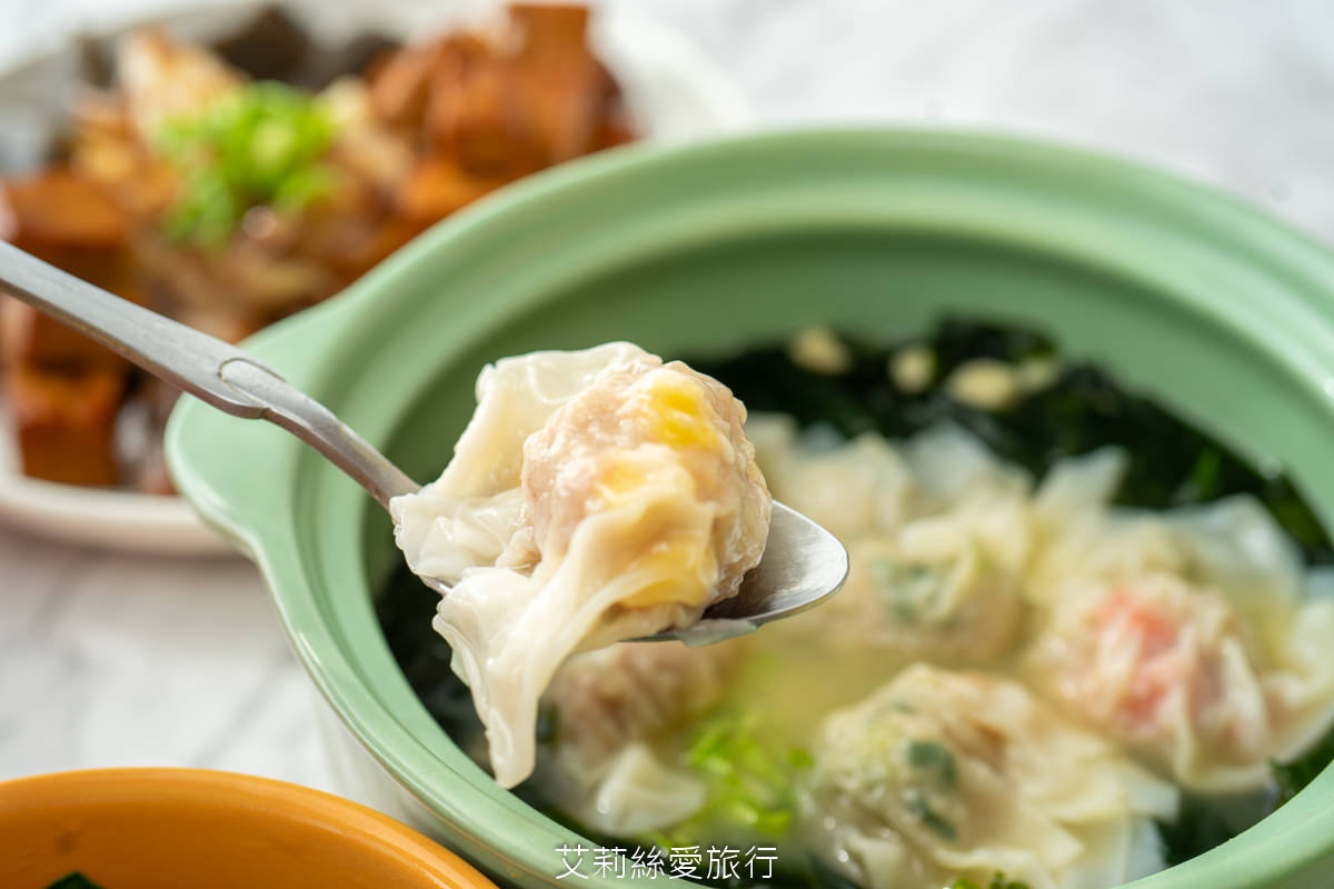 鹿港在地排隊美食 鹿港圓環頂麵食館 真材實料 純手工大餛飩 赤肉焿 不必去南部愛買和大潤發也買得到囉! - 第18張圖 鹿港在地排隊美食 鹿港圓環頂麵食館 真材實料 純手工大餛飩 赤肉焿 不必去南部愛買和大潤發也買得到囉!