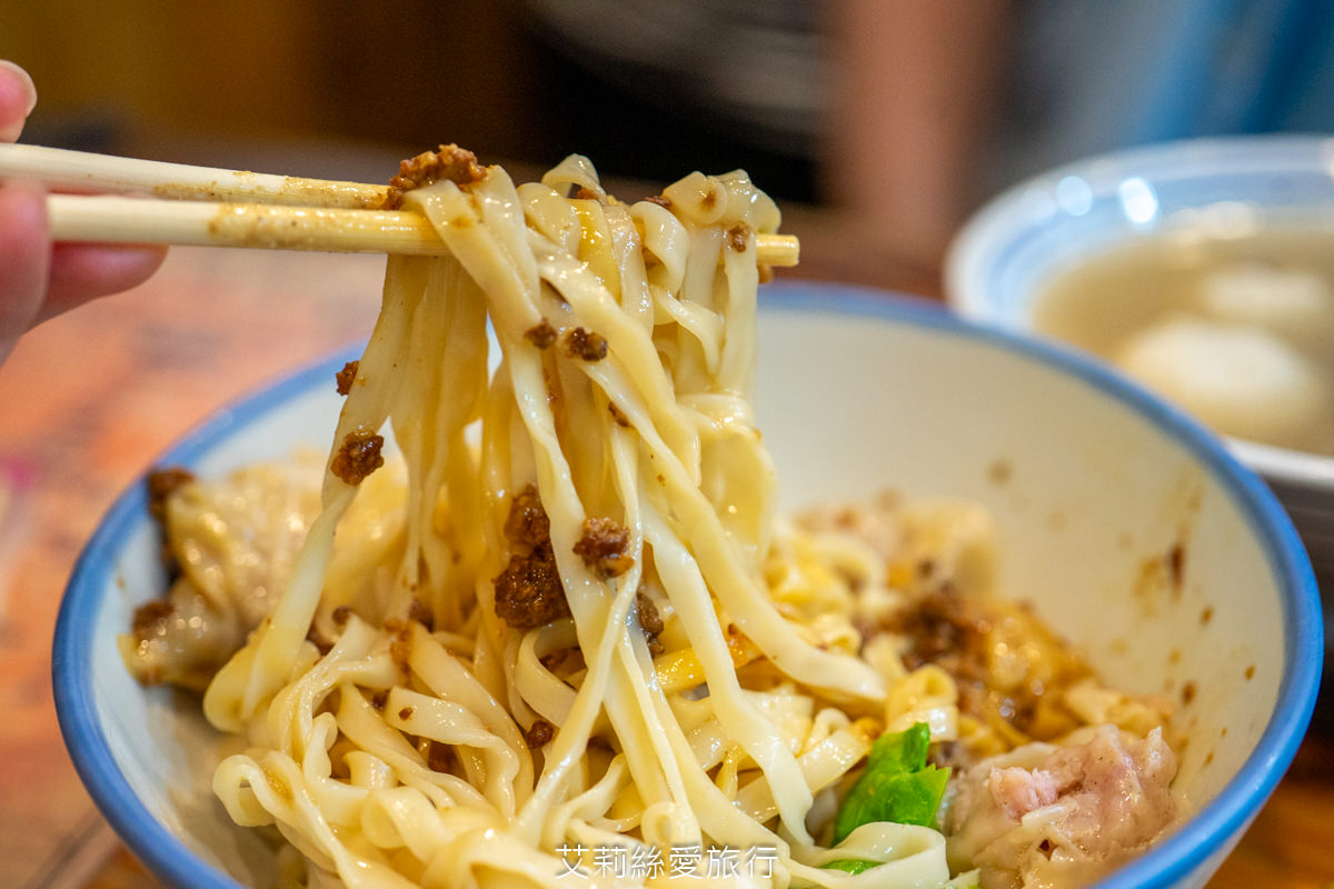 彰化鹿港排隊美食 鹿港圓環頂麵食館 乾意麵必吃 皮薄餡多純手工大餛飩 真材實料台灣豬肉赤肉焿