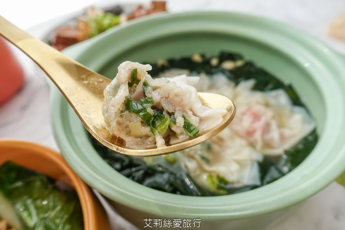鹿港在地排隊美食 鹿港圓環頂麵食館 真材實料 純手工大餛飩 赤肉焿 不必去南部愛買和大潤發也買得到囉! - 第21張圖 鹿港在地排隊美食 鹿港圓環頂麵食館 真材實料 純手工大餛飩 赤肉焿 不必去南部愛買和大潤發也買得到囉!