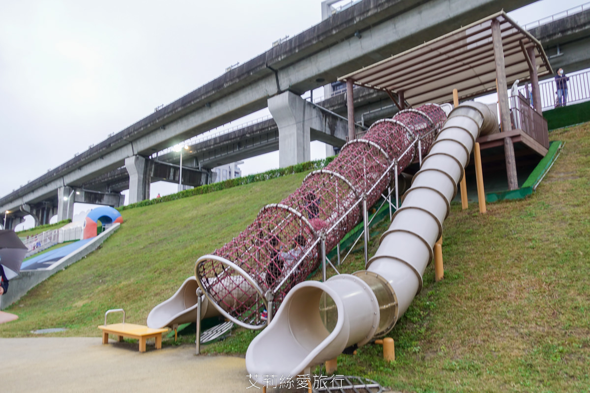 三重親子景點 熊猴森樂園 森林派對嘉年華主題 31座溜滑梯 100組的遊具設施 全台最大全齡共融的親子遊樂園 新北大都會公園 捷運三重站