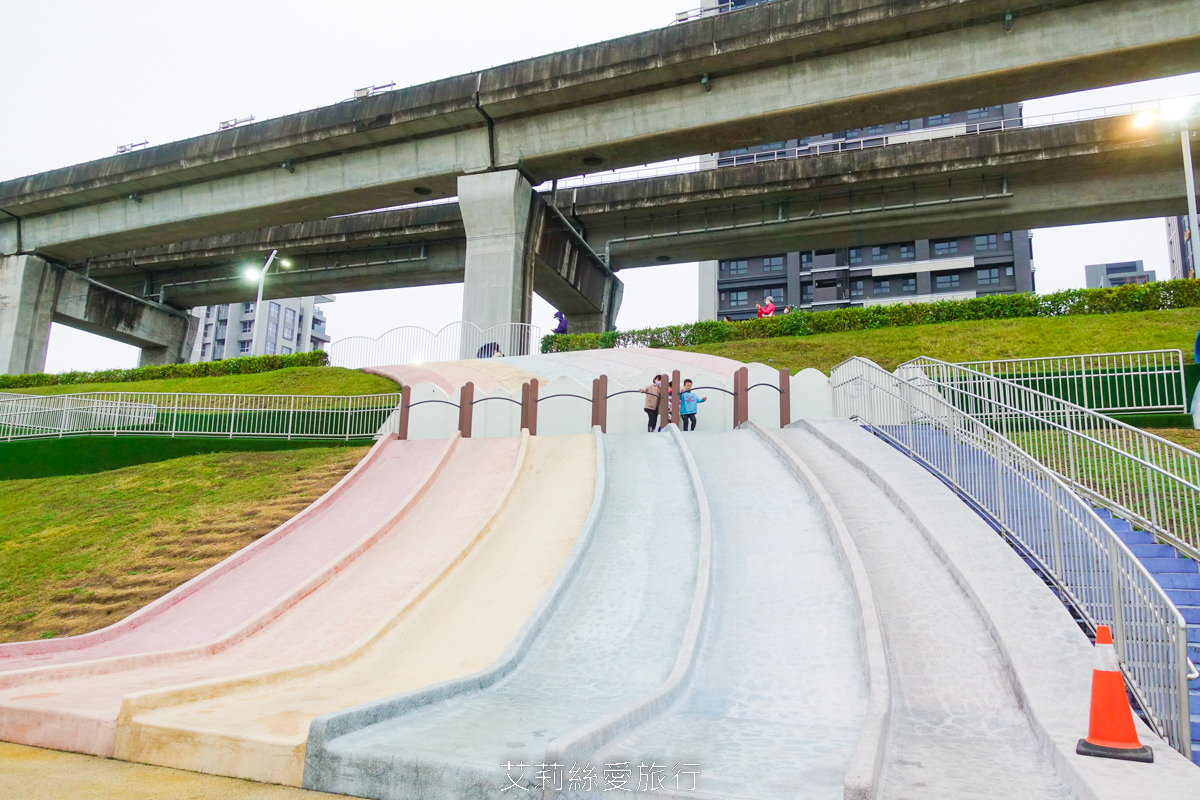 三重親子景點 熊猴森樂園 森林派對嘉年華主題 31座溜滑梯 100組的遊具設施 全台最大全齡共融的親子遊樂園 新北大都會公園 捷運三重站