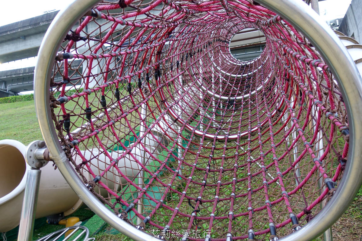 三重親子景點 熊猴森樂園 森林派對嘉年華主題 31座溜滑梯 100組的遊具設施 全台最大全齡共融的親子遊樂園 新北大都會公園 捷運三重站