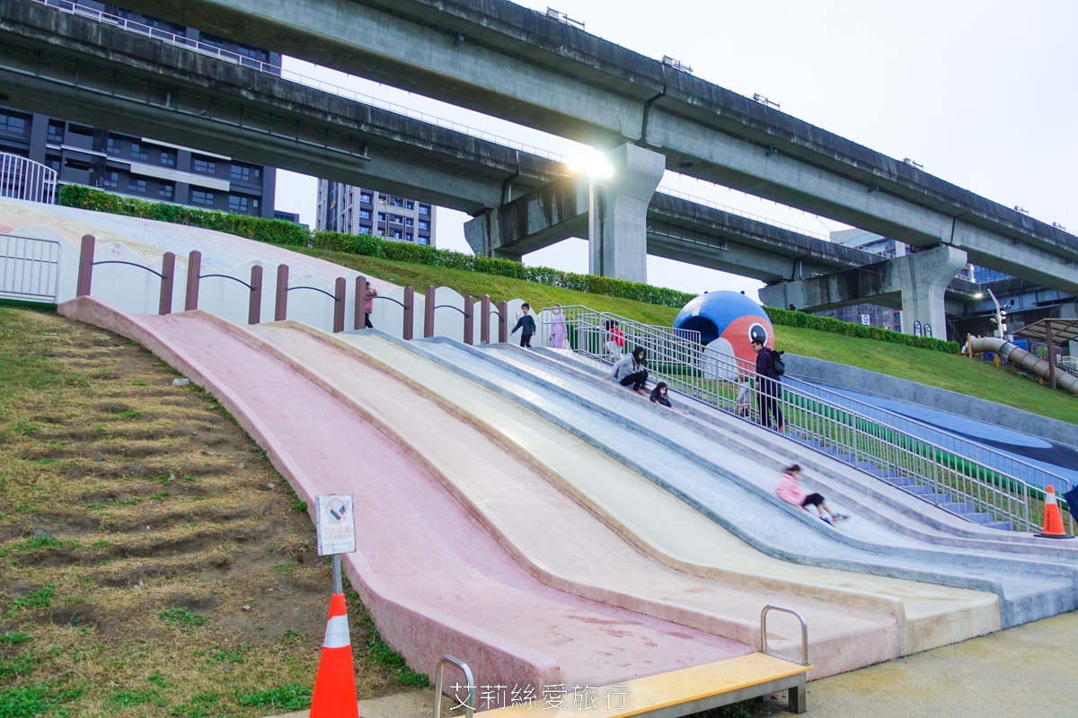 三重親子景點 熊猴森樂園 森林派對嘉年華主題 31座溜滑梯 100組的遊具設施 全台最大全齡共融的親子遊樂園 新北大都會公園 捷運三重站