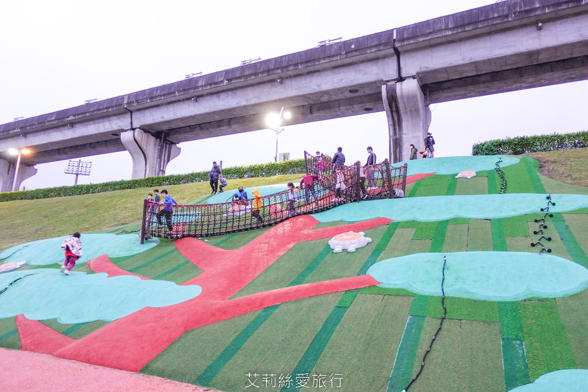 三重親子景點 熊猴森樂園 森林派對嘉年華主題 31座溜滑梯 100組的遊具設施 全台最大全齡共融的親子遊樂園 新北大都會公園 捷運三重站