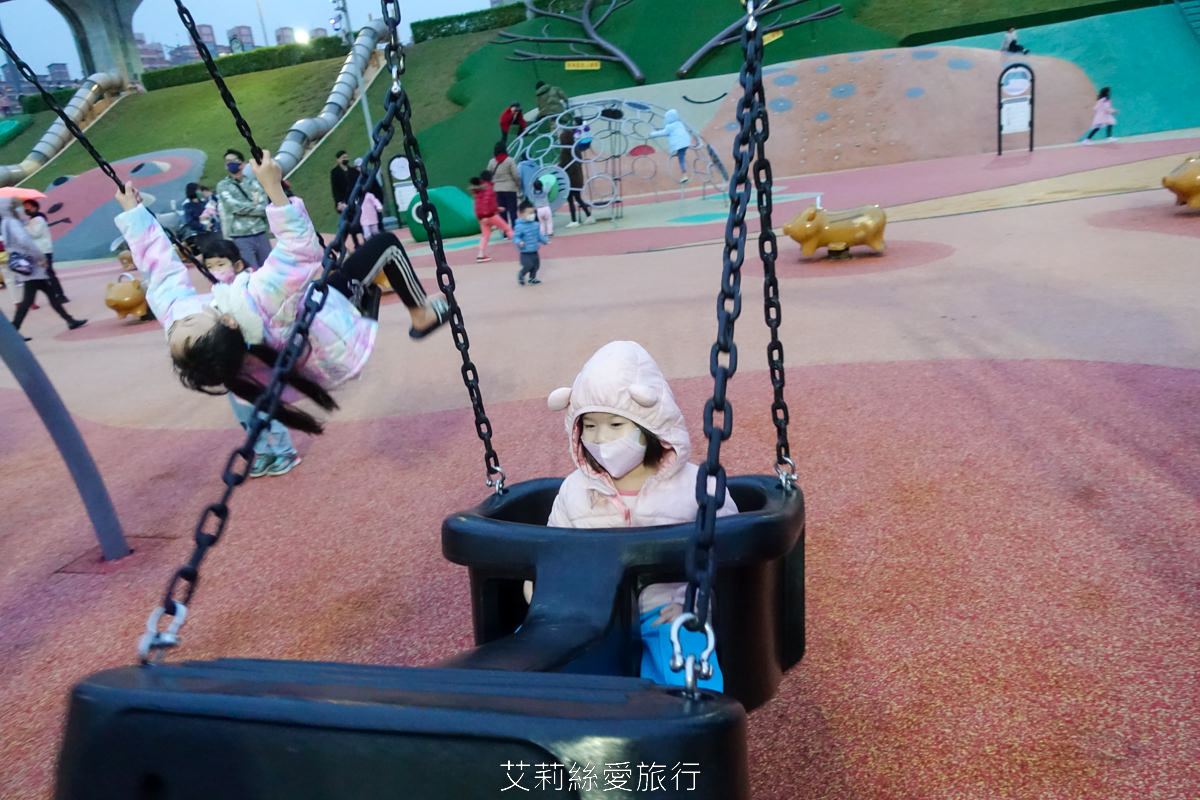 三重親子景點 熊猴森樂園 森林派對嘉年華主題 31座溜滑梯 100組的遊具設施 全台最大全齡共融的親子遊樂園 新北大都會公園 捷運三重站