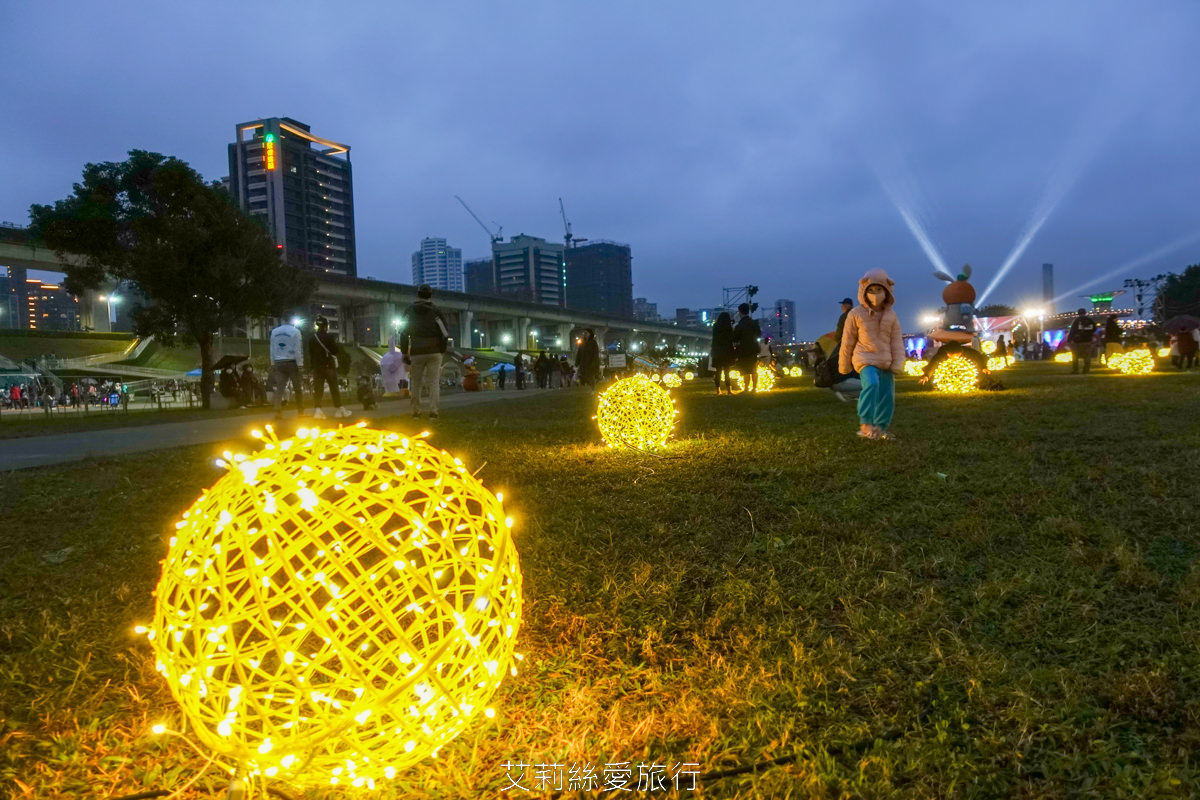 2023年新北燈會高8公尺可愛兔年主燈 資訊時間地點 元宵節燈會 新北大都會公園 逛夜市 玩熊猴森樂園共融式公園 - 第14張圖 2023年新北燈會高8公尺可愛兔年主燈 資訊時間地點 元宵節燈會 新北大都會公園 逛夜市 玩熊猴森樂園共融式公園