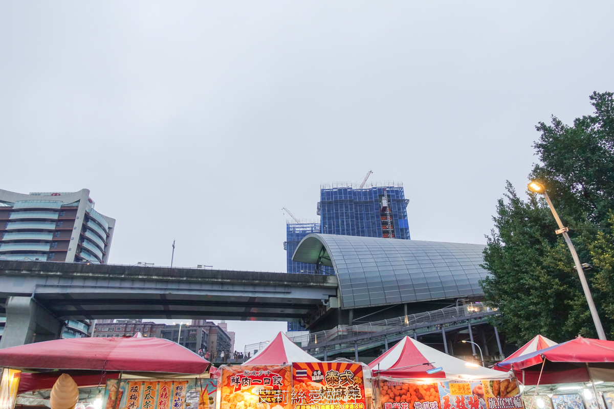 2023年新北燈會高8公尺可愛兔年主燈 資訊時間地點 元宵節燈會 新北大都會公園 逛夜市 玩熊猴森樂園共融式公園 - 第5張圖 2023年新北燈會高8公尺可愛兔年主燈 資訊時間地點 元宵節燈會 新北大都會公園 逛夜市 玩熊猴森樂園共融式公園