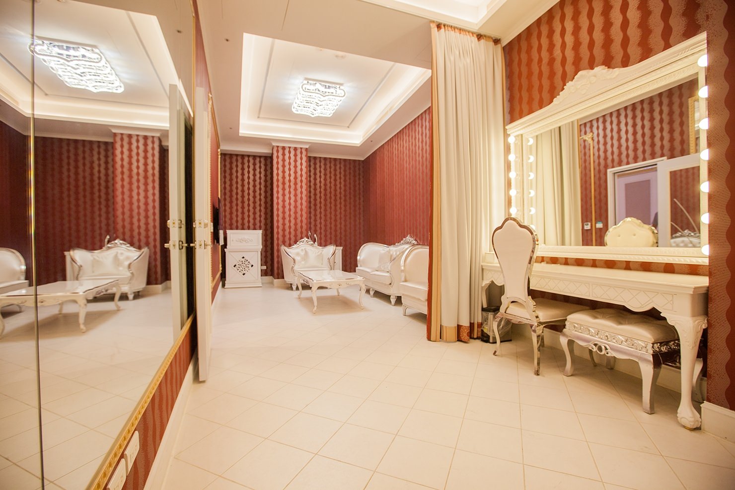 台北捷運 婚宴會館 星靓點花園飯店 $9999輕鬆成家 關島白色水晶教堂 捷運步行3分鐘