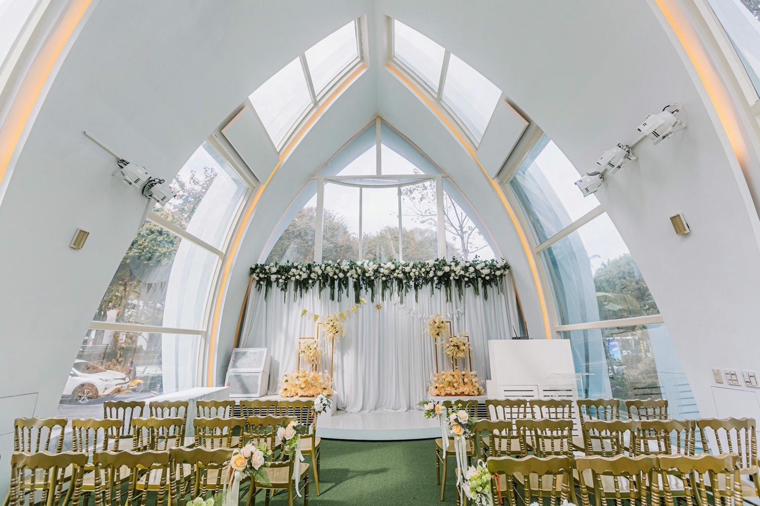 台北捷運 婚宴會館 星靓點花園飯店 $9999輕鬆成家 關島白色水晶教堂 捷運步行3分鐘