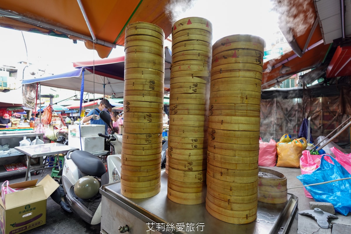 蘆洲湧蓮寺美食 在地排隊早餐 老上海包子 手工現作現蒸 20元起銅板早餐 買十送一 蘆洲湧蓮寺市場美食 近三民高中站
