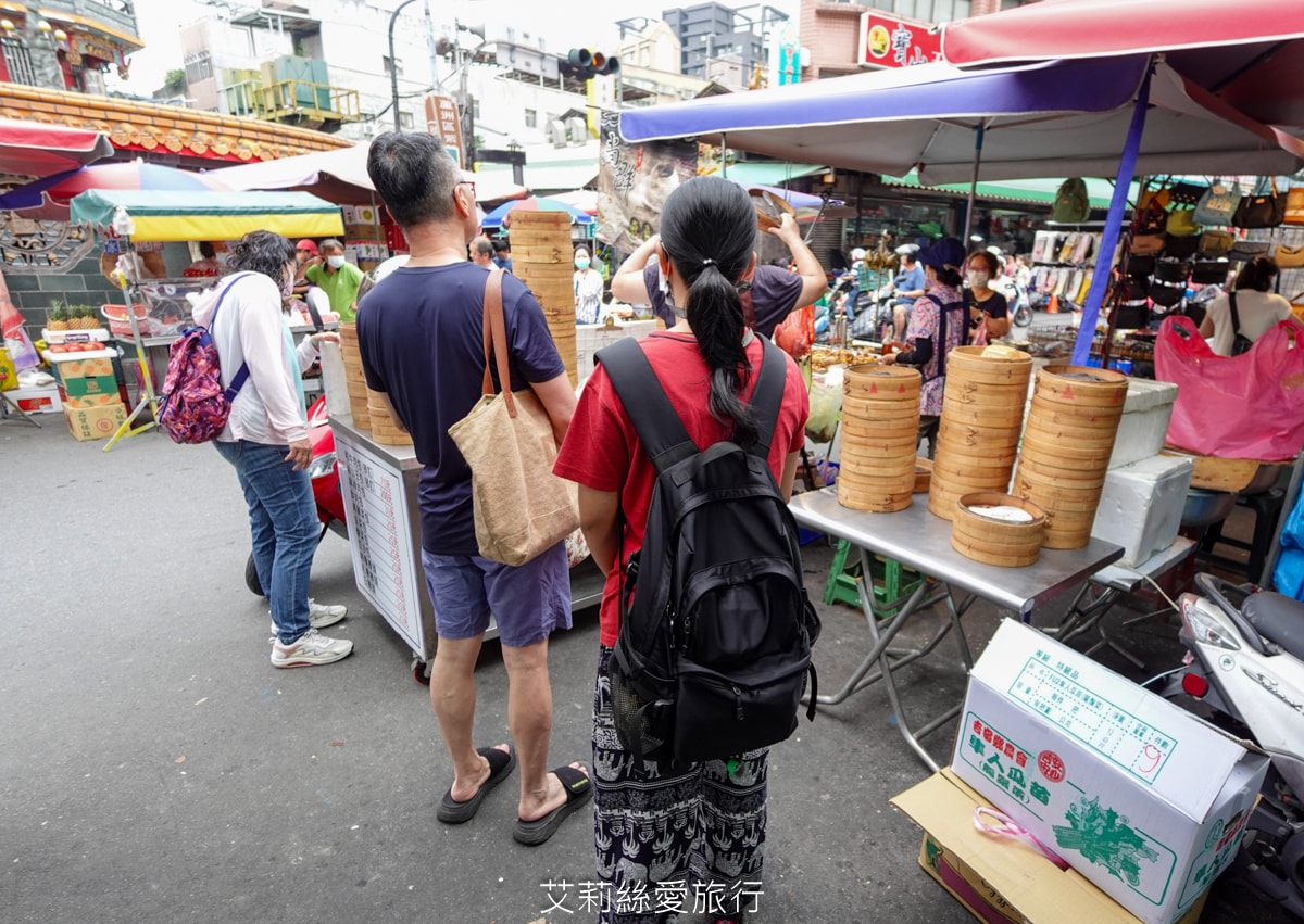 蘆洲湧蓮寺美食 在地排隊早餐 老上海包子 手工現作現蒸 20元起銅板早餐 買十送一 蘆洲湧蓮寺市場美食 近三民高中站