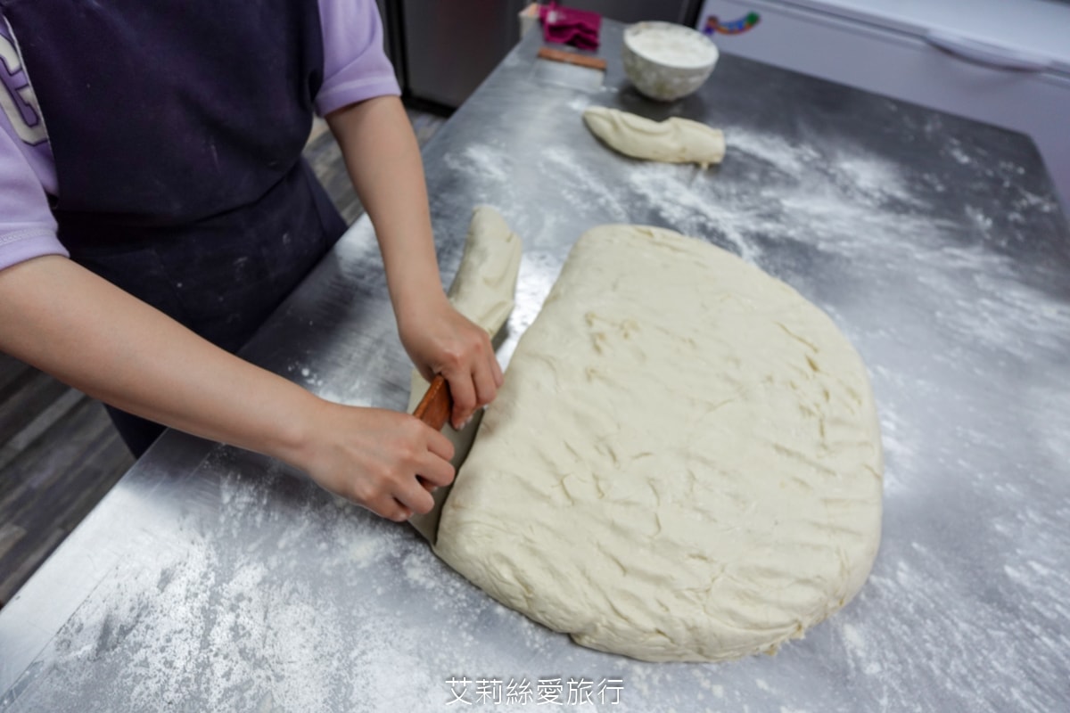 蘆洲湧蓮寺美食 在地排隊早餐 老上海包子 手工現作現蒸 20元起銅板早餐 買十送一 蘆洲湧蓮寺市場美食 近三民高中站