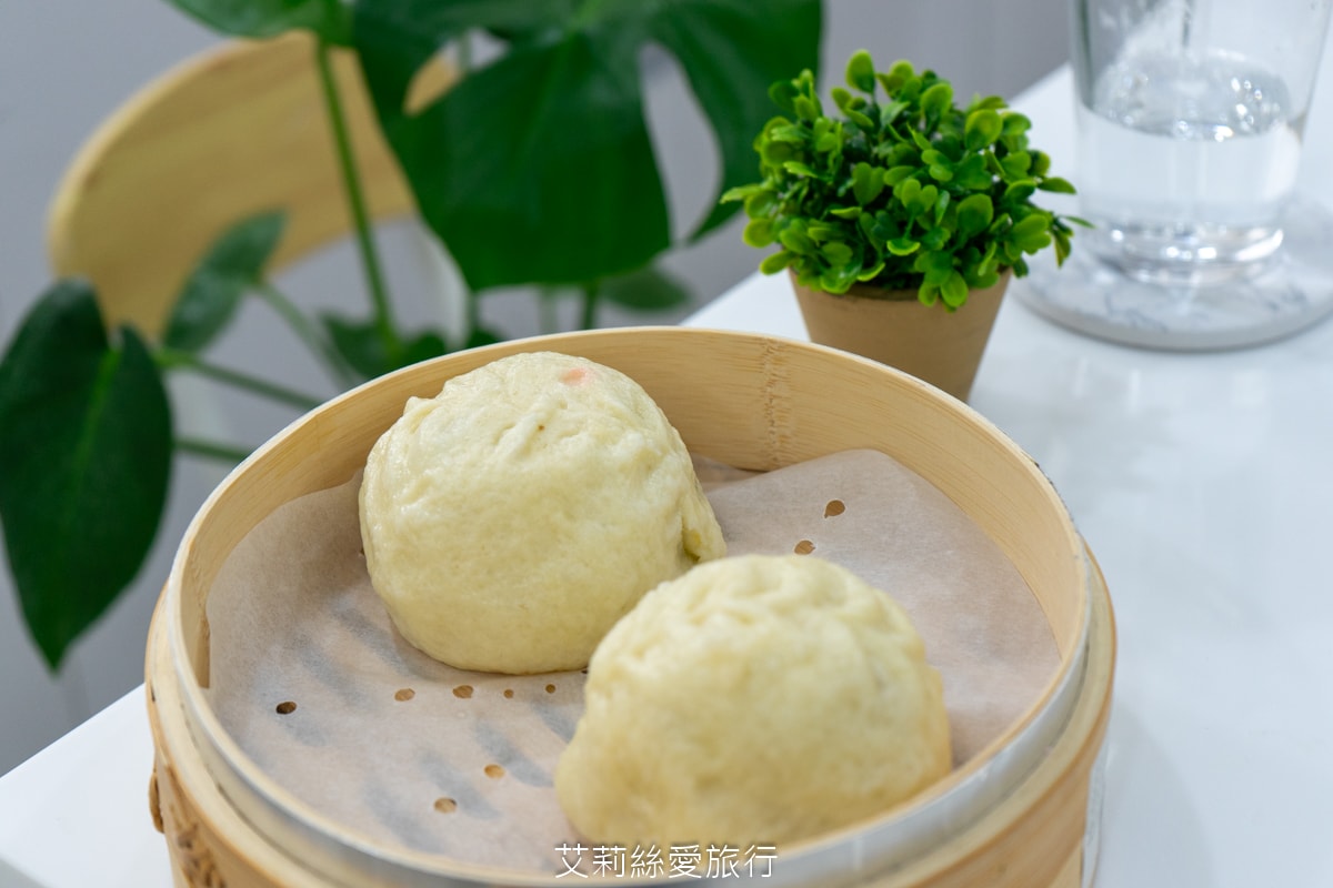 蘆洲湧蓮寺美食 在地排隊早餐 老上海包子 手工現作現蒸 20元起銅板早餐 買十送一 蘆洲湧蓮寺市場美食 近三民高中站