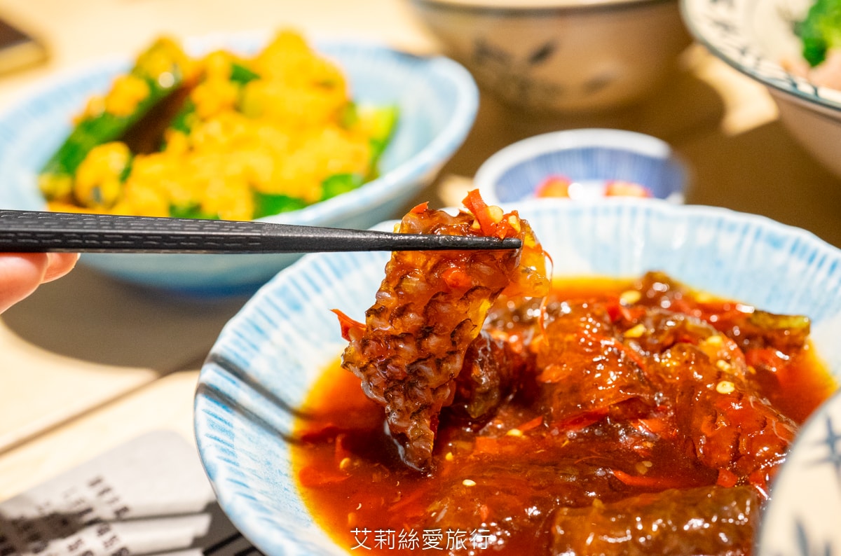 桃園美食 排隊必吃 牛山牛肉麵 燒肉飯 每日只賣5小時 湯頭熬煮10小時以上 頂級夢美人米 日本ANA頭等艙的指定米 炭火燒烤菲力牛 真的太美味！