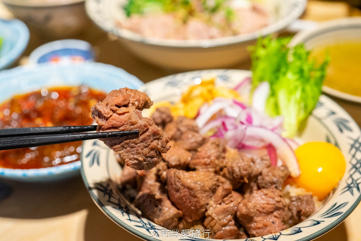 桃園美食 排隊必吃 牛山牛肉麵 燒肉飯 每日只賣5小時 湯頭熬煮10小時以上 頂級夢美人米 日本ANA頭等艙的指定米 炭火燒烤菲力牛 真的太美味！