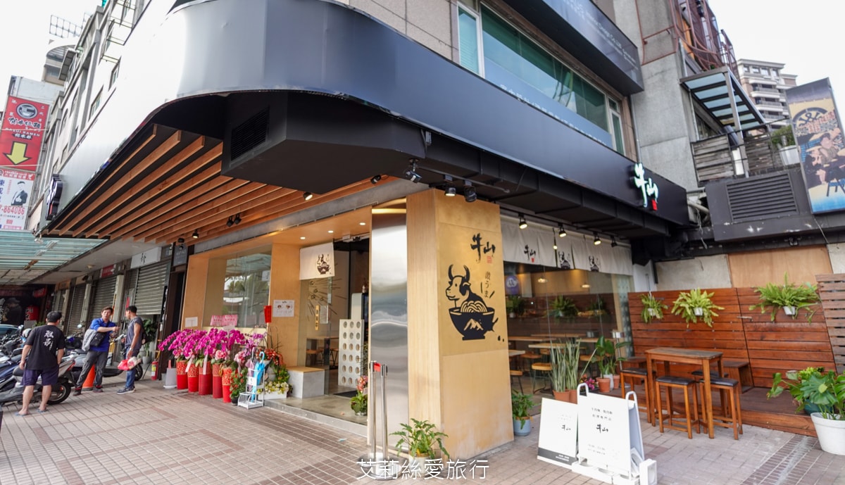 桃園美食 排隊必吃 牛山牛肉麵 燒肉飯 每日只賣5小時 湯頭熬煮10小時以上 頂級夢美人米 日本ANA頭等艙的指定米 炭火燒烤菲力牛 真的太美味！