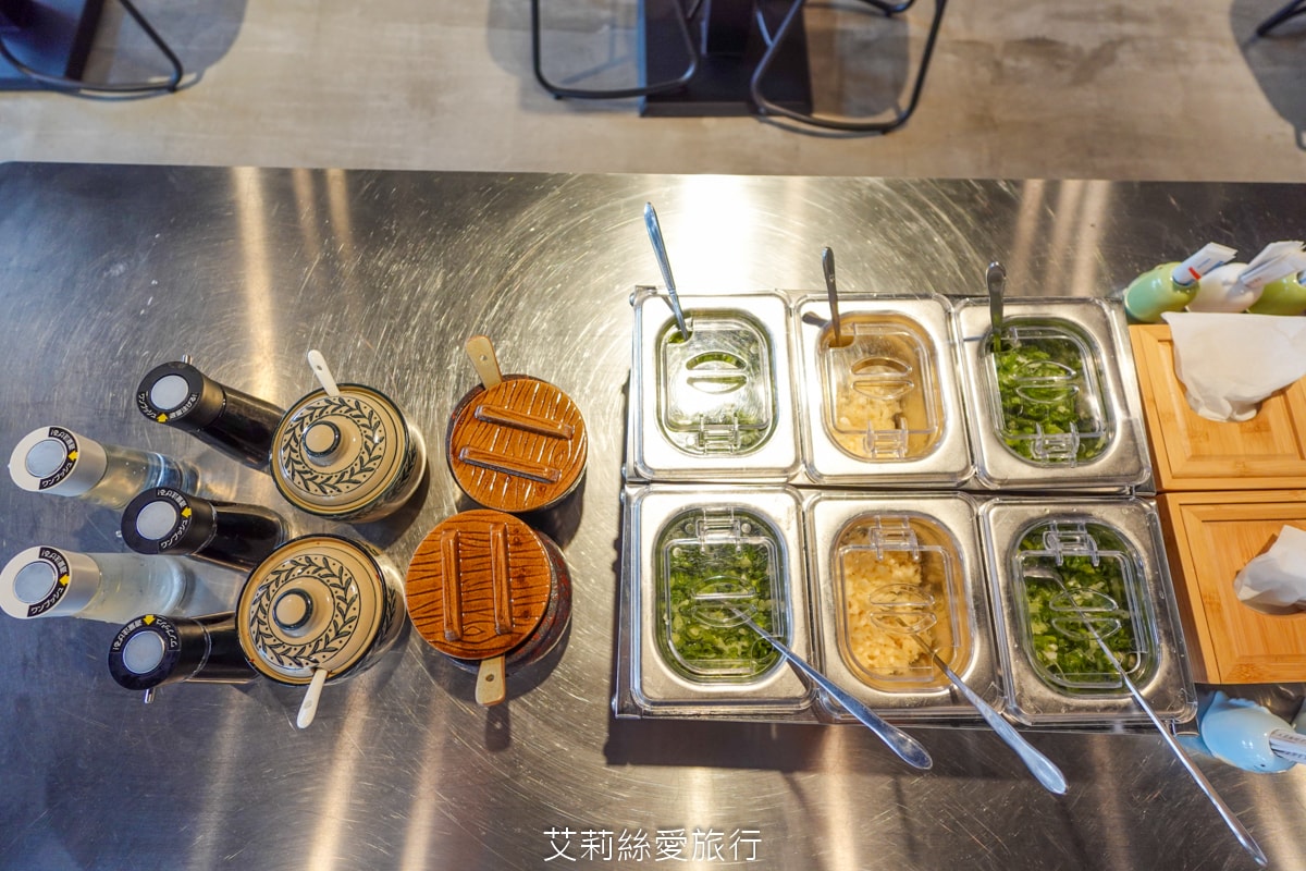 桃園美食 排隊必吃 牛山牛肉麵 燒肉飯 每日只賣5小時 湯頭熬煮10小時以上 頂級夢美人米 日本ANA頭等艙的指定米 炭火燒烤菲力牛 真的太美味！