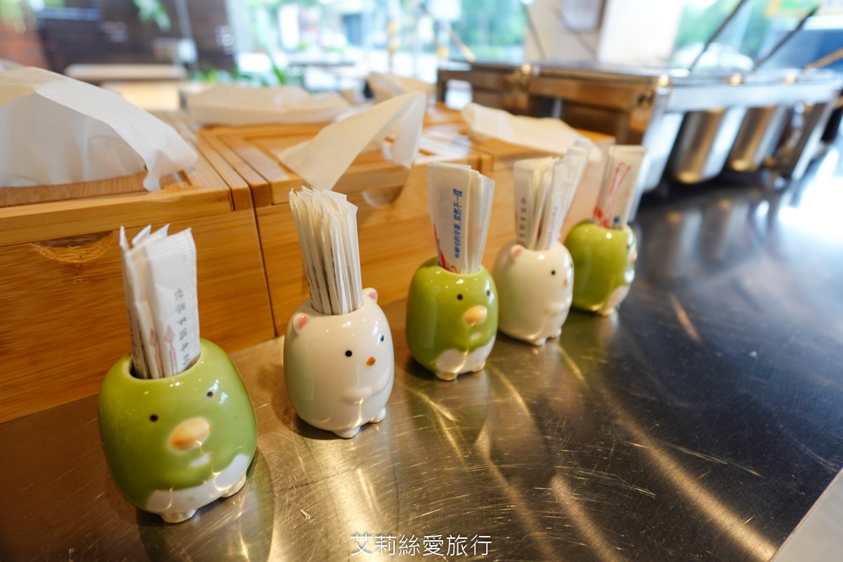 桃園美食 排隊必吃 牛山牛肉麵 燒肉飯 每日只賣5小時 湯頭熬煮10小時以上 頂級夢美人米 日本ANA頭等艙的指定米 炭火燒烤菲力牛 真的太美味！