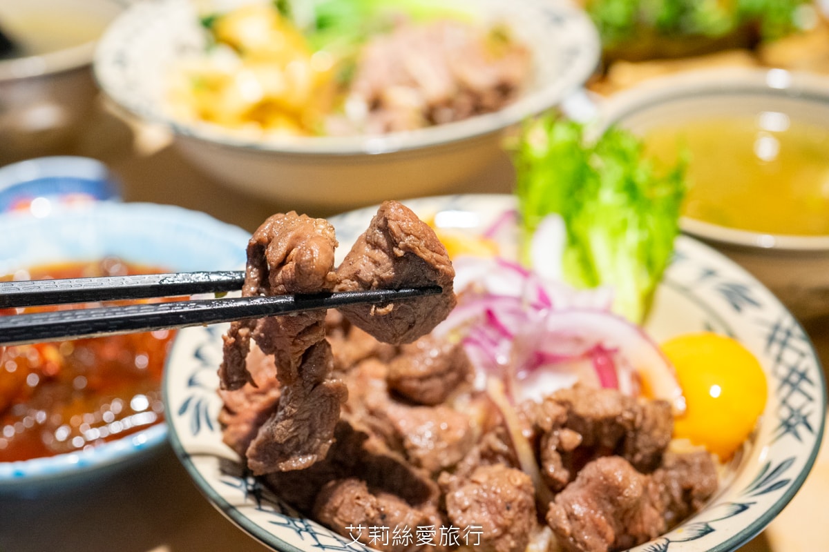 桃園美食 排隊必吃 牛山牛肉麵 燒肉飯 每日只賣5小時 湯頭熬煮10小時以上 頂級夢美人米 日本ANA頭等艙的指定米 炭火燒烤菲力牛 真的太美味！