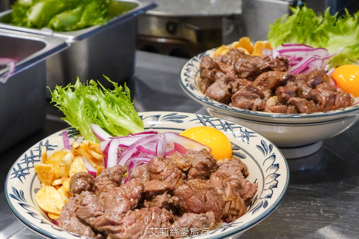 桃園美食 排隊必吃 牛山牛肉麵 燒肉飯 每日只賣5小時 湯頭熬煮10小時以上 頂級夢美人米 日本ANA頭等艙的指定米 炭火燒烤菲力牛 真的太美味！