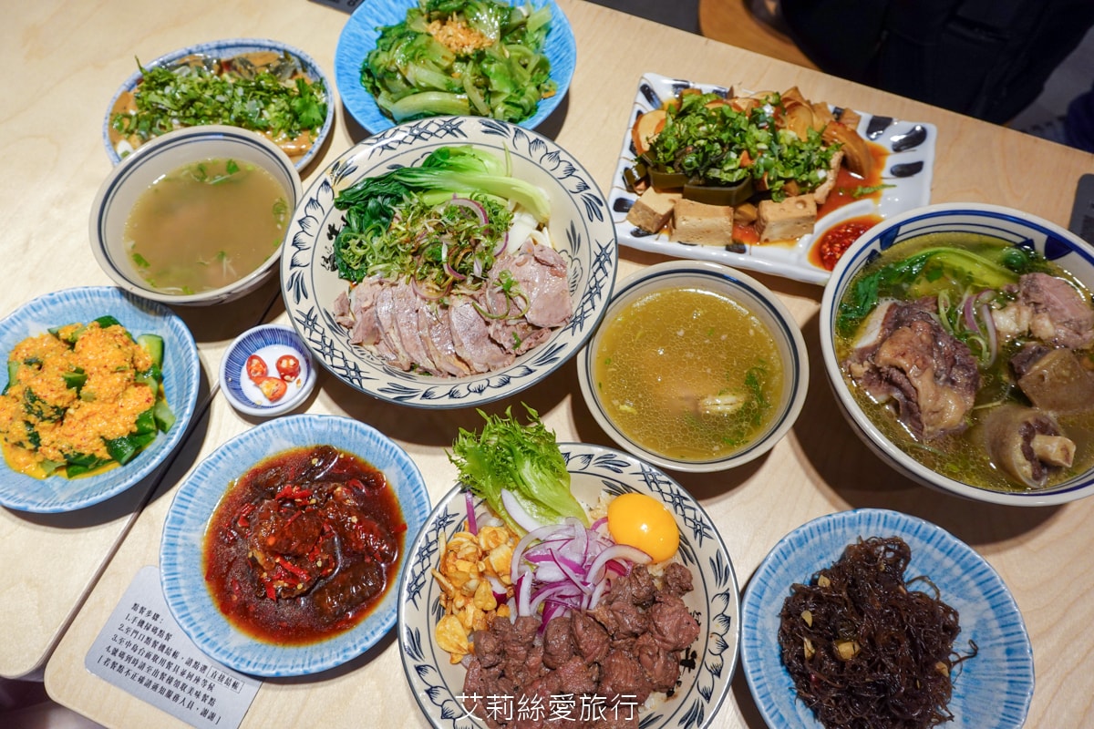 桃園美食 排隊必吃 牛山牛肉麵 燒肉飯 每日只賣5小時 湯頭熬煮10小時以上 頂級夢美人米 日本ANA頭等艙的指定米 炭火燒烤菲力牛 真的太美味！