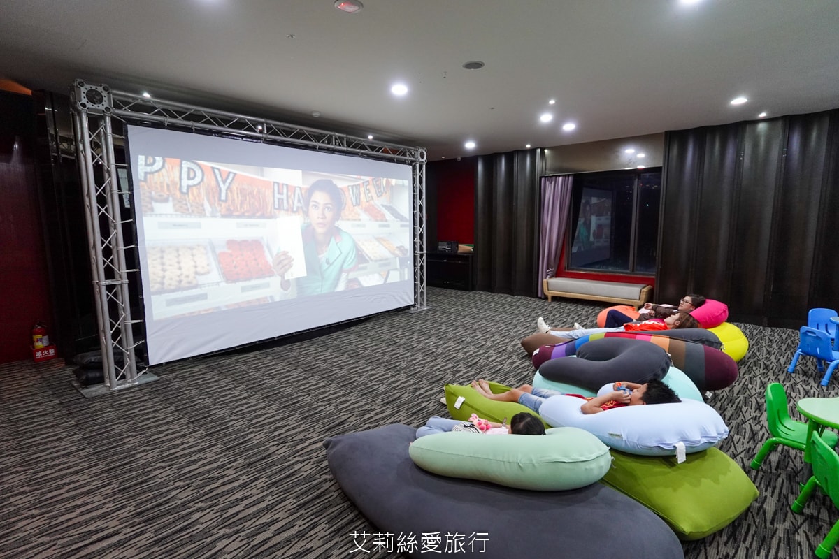 淡水住宿 台灣最美飯店!淡水福容大飯店 漁人碼頭 藍白地中海風格 最新露營主題房型 300坪遊戲區 絕美泳池和露台 玩到不想回家 - 第94張圖 淡水住宿 台灣最美飯店!淡水福容大飯店 漁人碼頭 藍白地中海風格 最新露營主題房型 300坪遊戲區 絕美泳池和露台 玩到不想回家