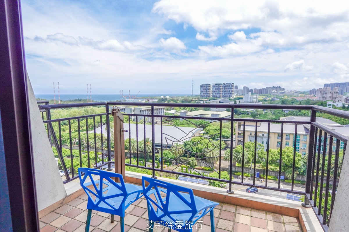 淡水住宿 台灣最美飯店!淡水福容大飯店 漁人碼頭 藍白地中海風格 最新露營主題房型 300坪遊戲區 絕美泳池和露台 玩到不想回家 - 第13張圖 淡水住宿 台灣最美飯店!淡水福容大飯店 漁人碼頭 藍白地中海風格 最新露營主題房型 300坪遊戲區 絕美泳池和露台 玩到不想回家