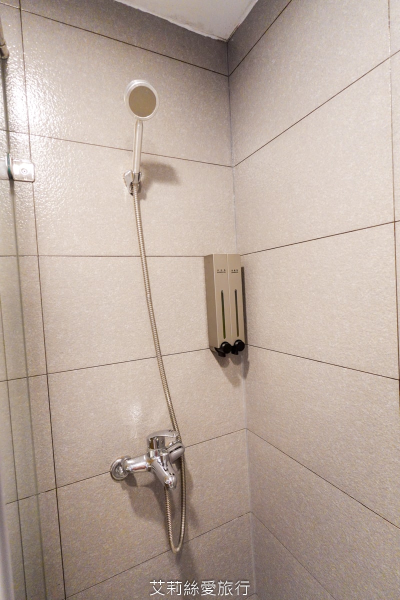台北車站住宿推薦 約克設計旅店 台北市中心地中海景觀住宿 絕佳地點五鐵共構 距離車站只要5分鐘