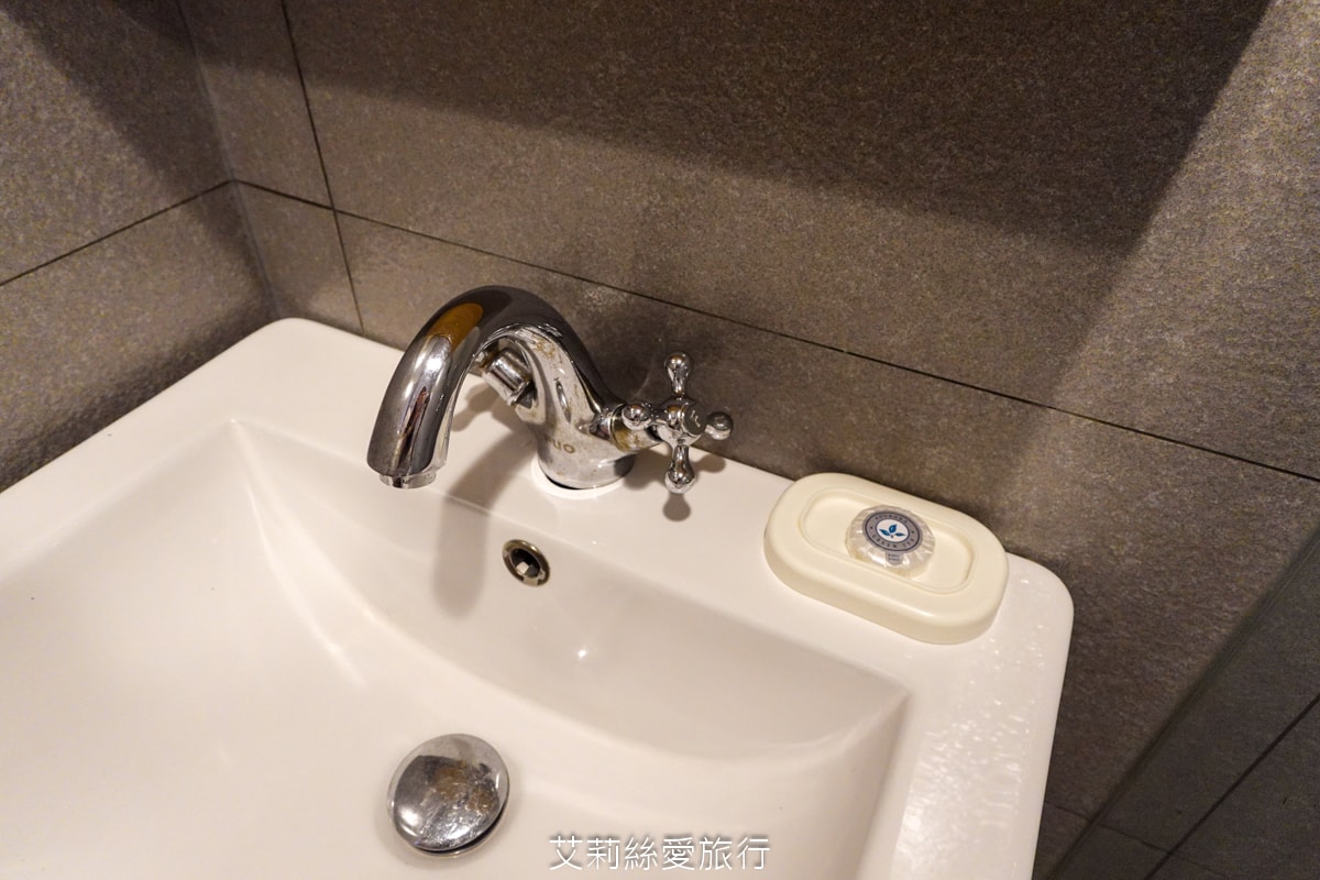 台北車站住宿推薦 約克設計旅店 台北市中心地中海景觀住宿 絕佳地點五鐵共構 距離車站只要5分鐘