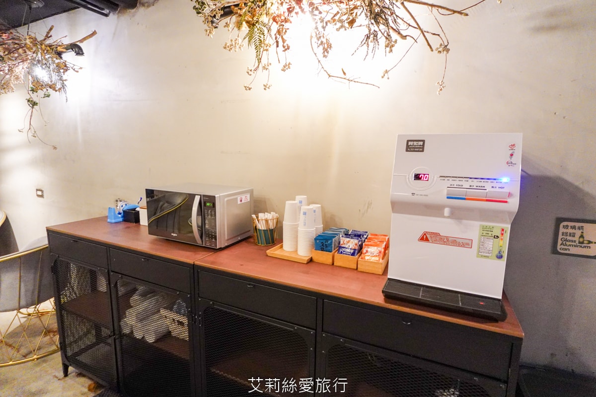 台北車站住宿推薦 約克設計旅店 台北市中心地中海景觀住宿 絕佳地點五鐵共構 距離車站只要5分鐘