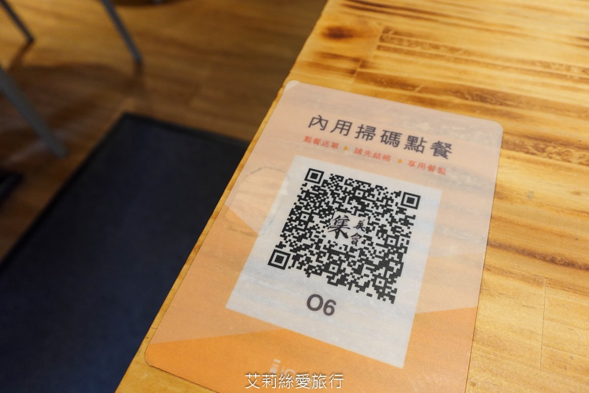 桃園中壢美食 中原夜市必吃 集英會牛肉麵館 排隊也要吃 滿滿牛腱肉佔滿麵 內用自助吧 真的太大方！還有冷凍包哦！