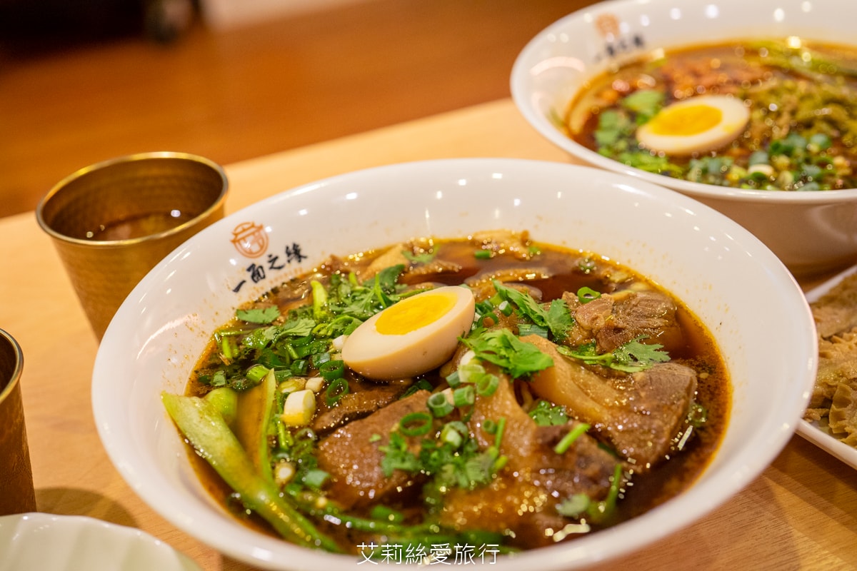 真的太佛心 內用紅茶免費喝到飽 一面之緣-襄楚麵食館 道地酸辣粉 牛肉麵 武漢熱乾麵 口水雞