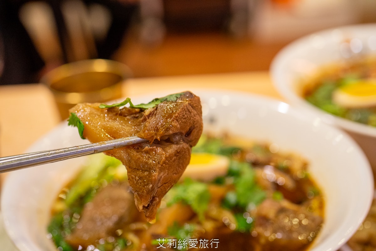 真的太佛心 內用紅茶免費喝到飽 一面之緣-襄楚麵食館 道地酸辣粉 牛肉麵 武漢熱乾麵 口水雞