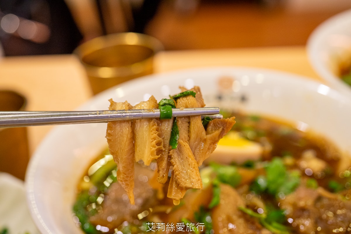 真的太佛心 內用紅茶免費喝到飽 一面之緣-襄楚麵食館 道地酸辣粉 牛肉麵 武漢熱乾麵 口水雞