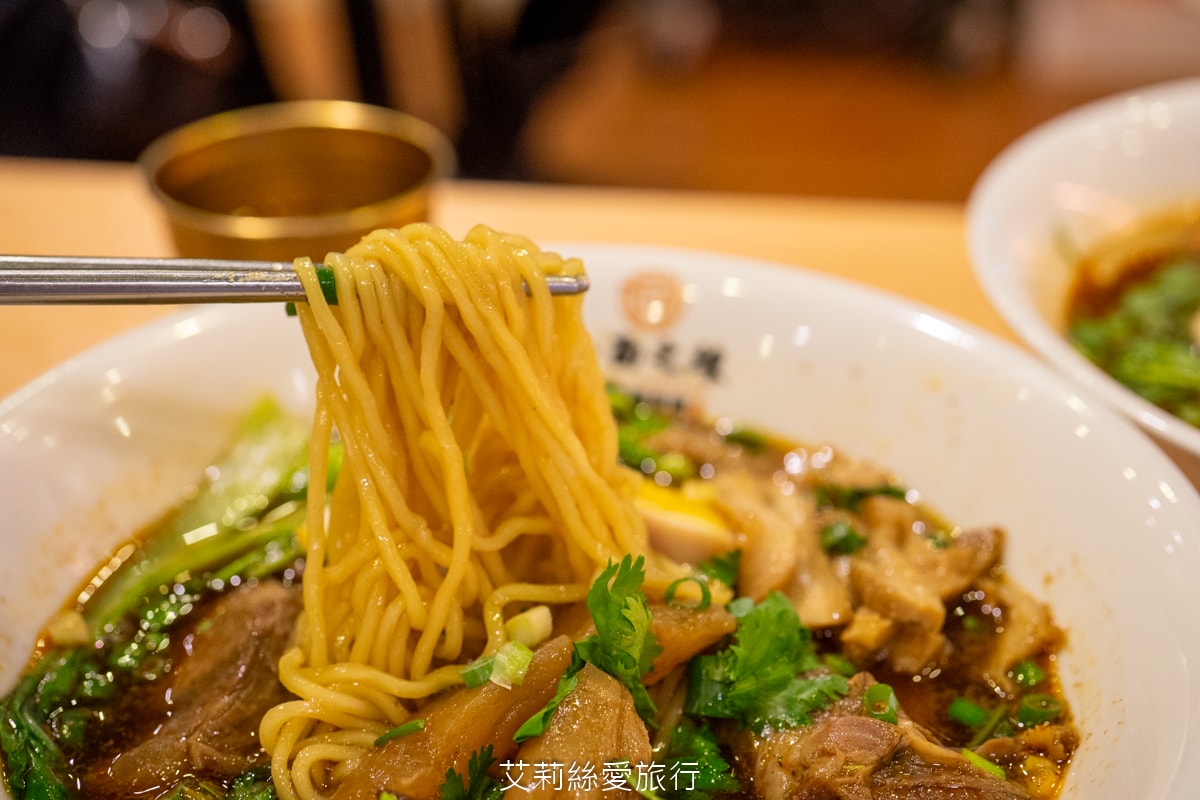 真的太佛心 內用紅茶免費喝到飽 一面之緣-襄楚麵食館 道地酸辣粉 牛肉麵 武漢熱乾麵 口水雞