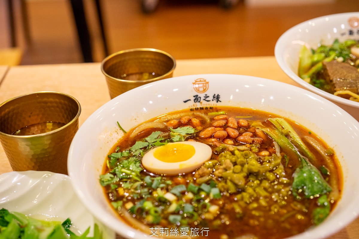 真的太佛心 內用紅茶免費喝到飽 一面之緣-襄楚麵食館 道地酸辣粉 牛肉麵 武漢熱乾麵 口水雞