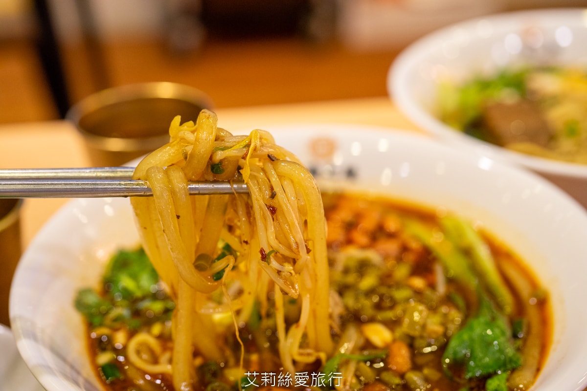 真的太佛心 內用紅茶免費喝到飽 一面之緣-襄楚麵食館 道地酸辣粉 牛肉麵 武漢熱乾麵 口水雞