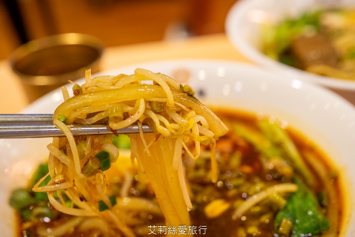 真的太佛心 內用紅茶免費喝到飽 一面之緣-襄楚麵食館 道地酸辣粉 牛肉麵 武漢熱乾麵 口水雞