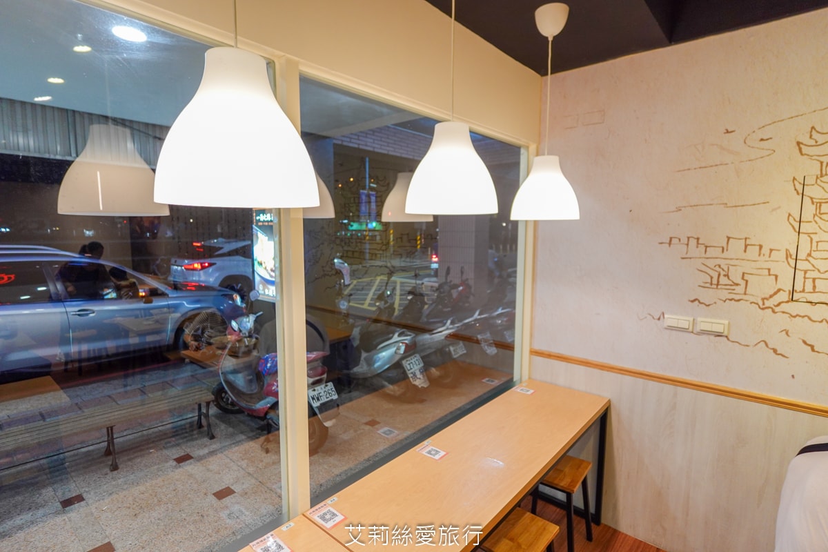 真的太佛心 內用紅茶免費喝到飽 一面之緣-襄楚麵食館 道地酸辣粉 牛肉麵 武漢熱乾麵 口水雞