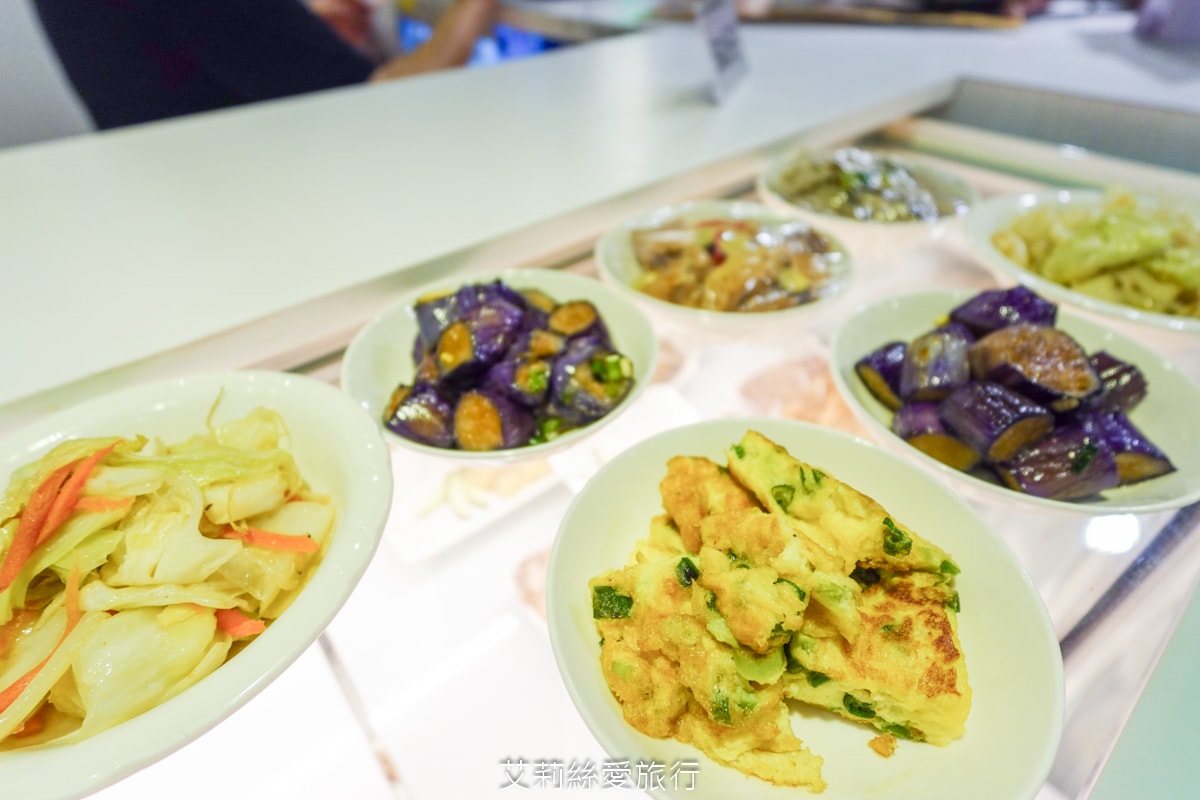 真的太佛心 內用紅茶免費喝到飽 一面之緣-襄楚麵食館 道地酸辣粉 牛肉麵 武漢熱乾麵 口水雞