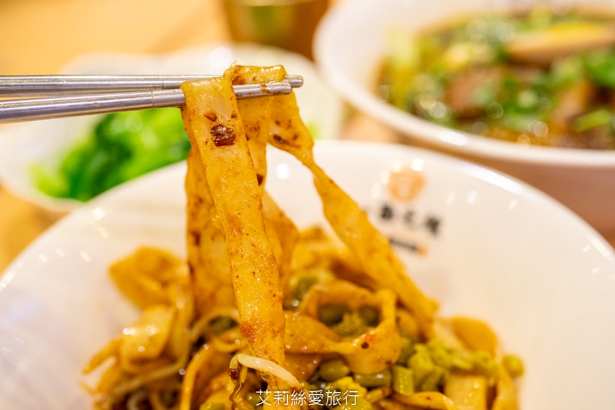 真的太佛心 內用紅茶免費喝到飽 一面之緣-襄楚麵食館 道地酸辣粉 牛肉麵 武漢熱乾麵 口水雞