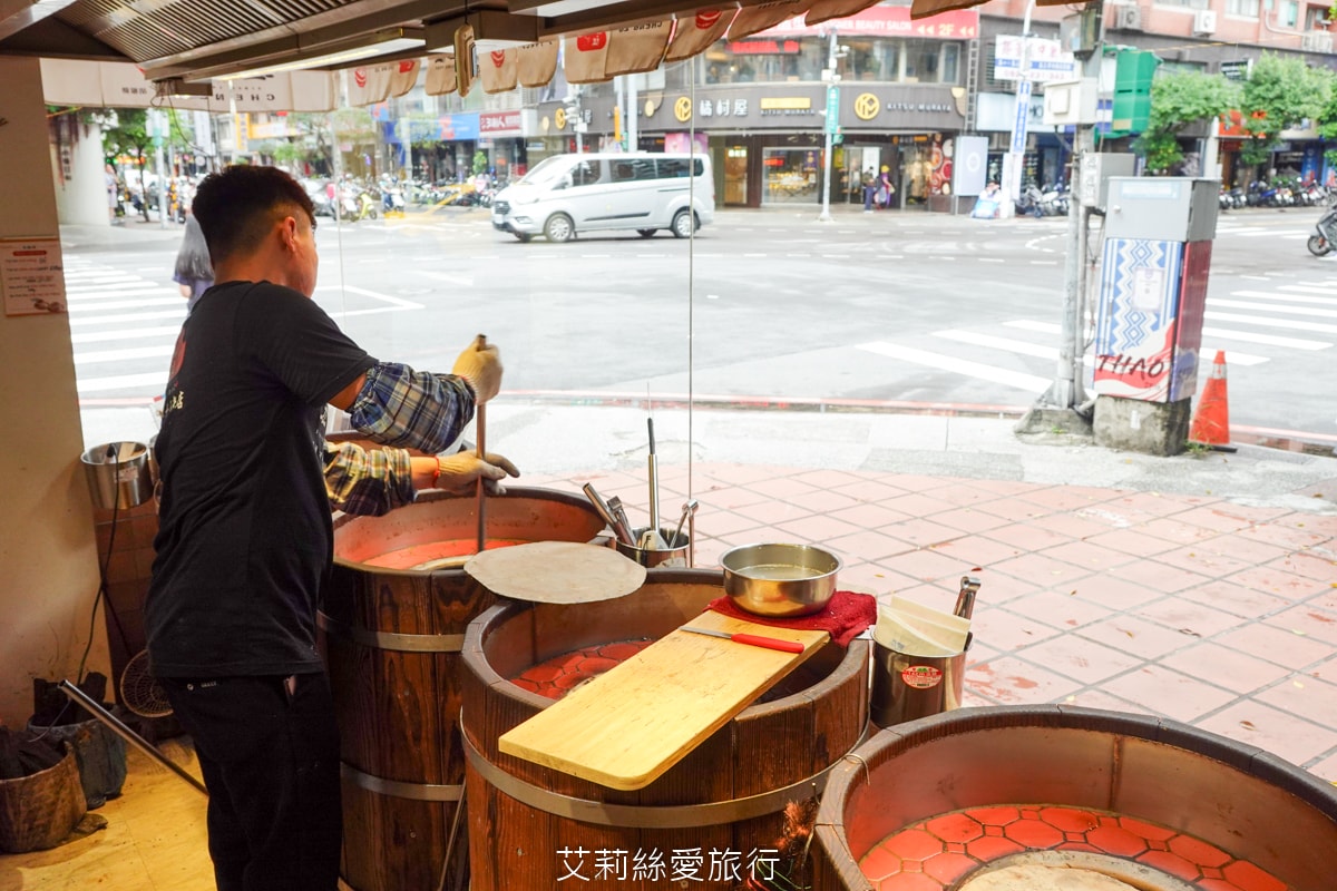 永和美食 銅板下午茶點心 丞祖胡椒餅 傳承80年的古早味小吃 外皮酥脆 內餡多汁 多種口味都超好吃!頂溪捷運站 近樂華夜市 - 第16張圖 永和美食 銅板下午茶點心 丞祖胡椒餅 傳承80年的古早味小吃 外皮酥脆 內餡多汁 多種口味都超好吃!頂溪捷運站 近樂華夜市