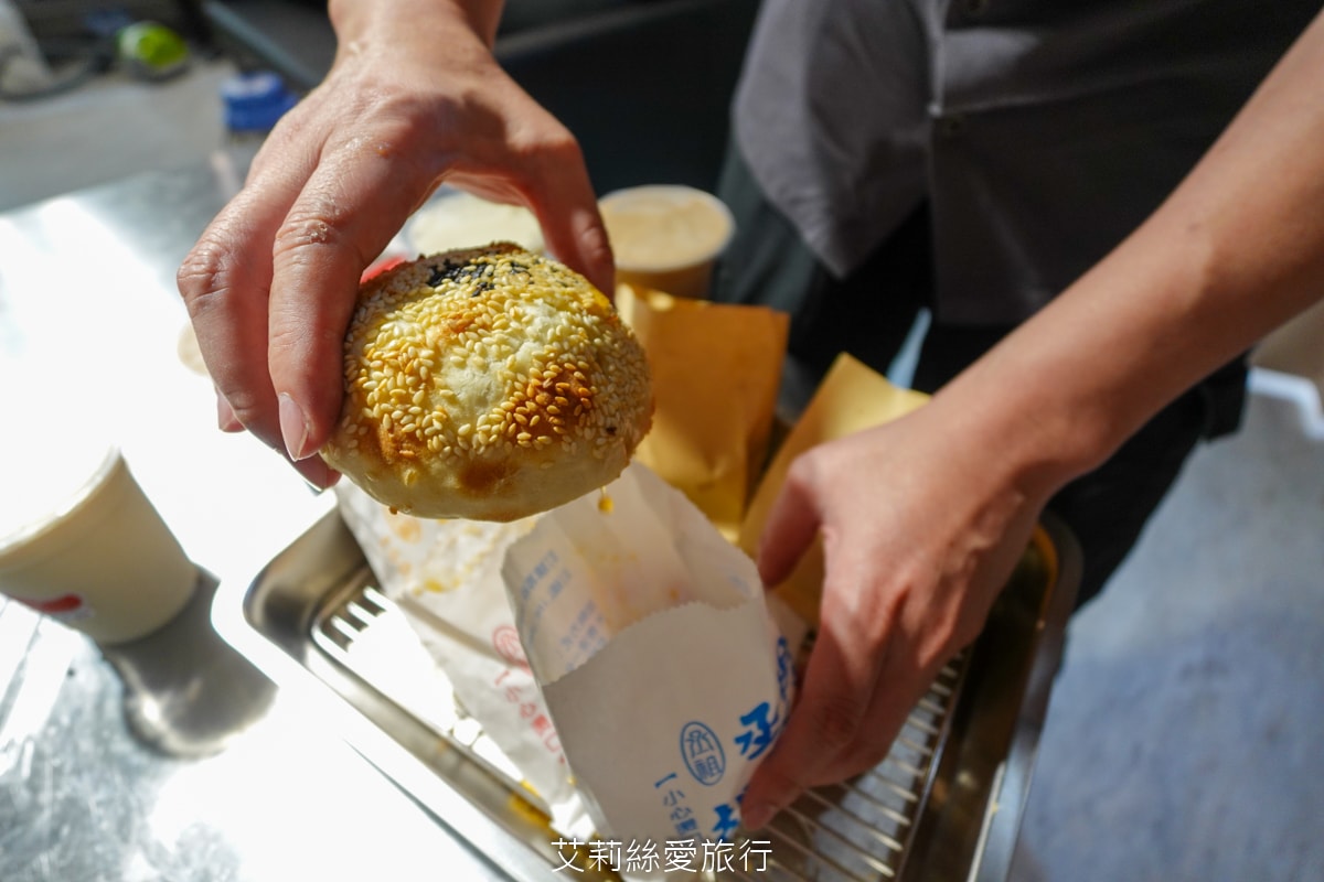 永和美食 銅板下午茶點心 丞祖胡椒餅 傳承80年的古早味小吃 外皮酥脆 內餡多汁 多種口味都超好吃!頂溪捷運站 近樂華夜市 - 第40張圖 永和美食 銅板下午茶點心 丞祖胡椒餅 傳承80年的古早味小吃 外皮酥脆 內餡多汁 多種口味都超好吃!頂溪捷運站 近樂華夜市