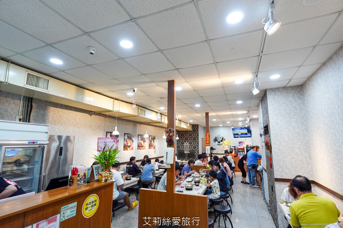 蘆洲美食 逸小鍋蘆洲店 主餐只要160元起 自助吧吃到飽 指定肉品買一送一 20種湯頭可選 涼麵、麵、飯、飲料、冰品吃到飽