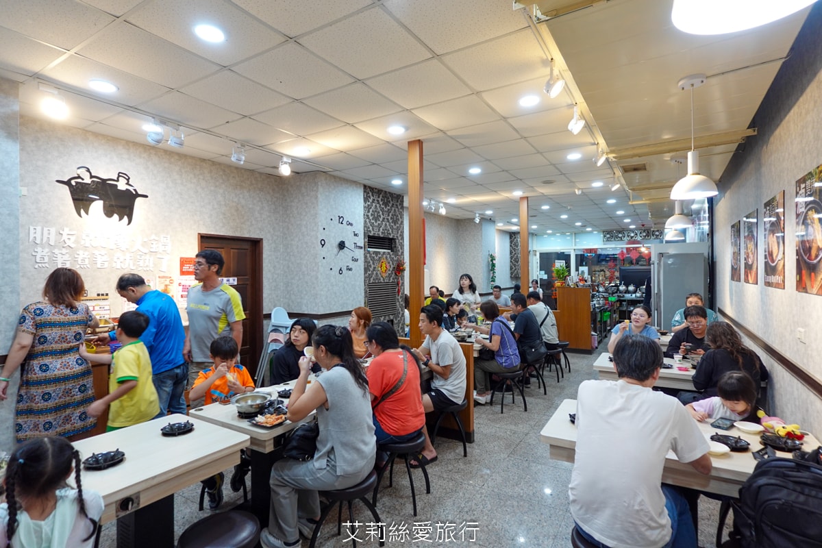 蘆洲美食 逸小鍋蘆洲店 主餐只要160元起 自助吧吃到飽 指定肉品買一送一 20種湯頭可選 涼麵、麵、飯、飲料、冰品吃到飽