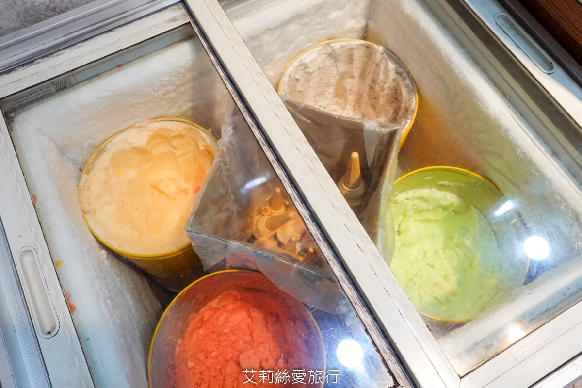蘆洲美食 逸小鍋蘆洲店 主餐只要160元起 自助吧吃到飽 指定肉品買一送一 20種湯頭可選 涼麵、麵、飯、飲料、冰品吃到飽