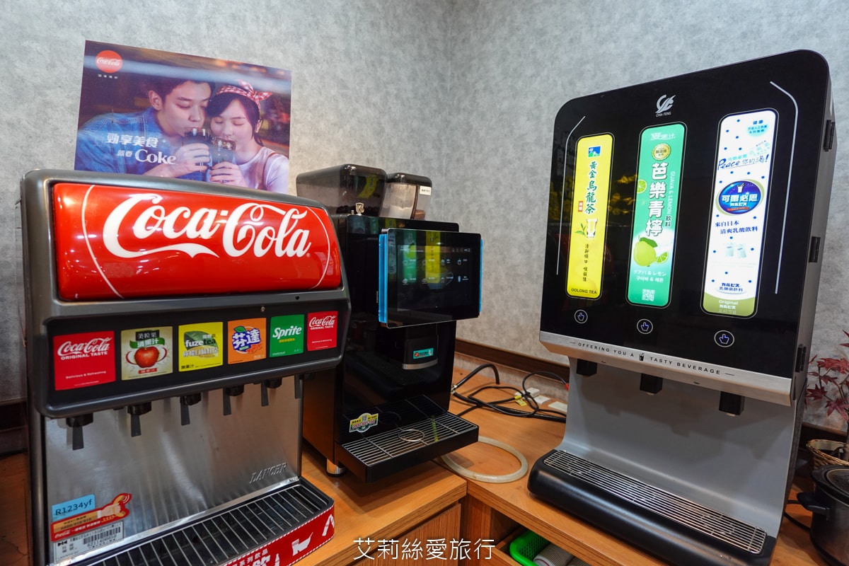 蘆洲美食 逸小鍋蘆洲店 主餐只要160元起 自助吧吃到飽 指定肉品買一送一 20種湯頭可選 涼麵、麵、飯、飲料、冰品吃到飽