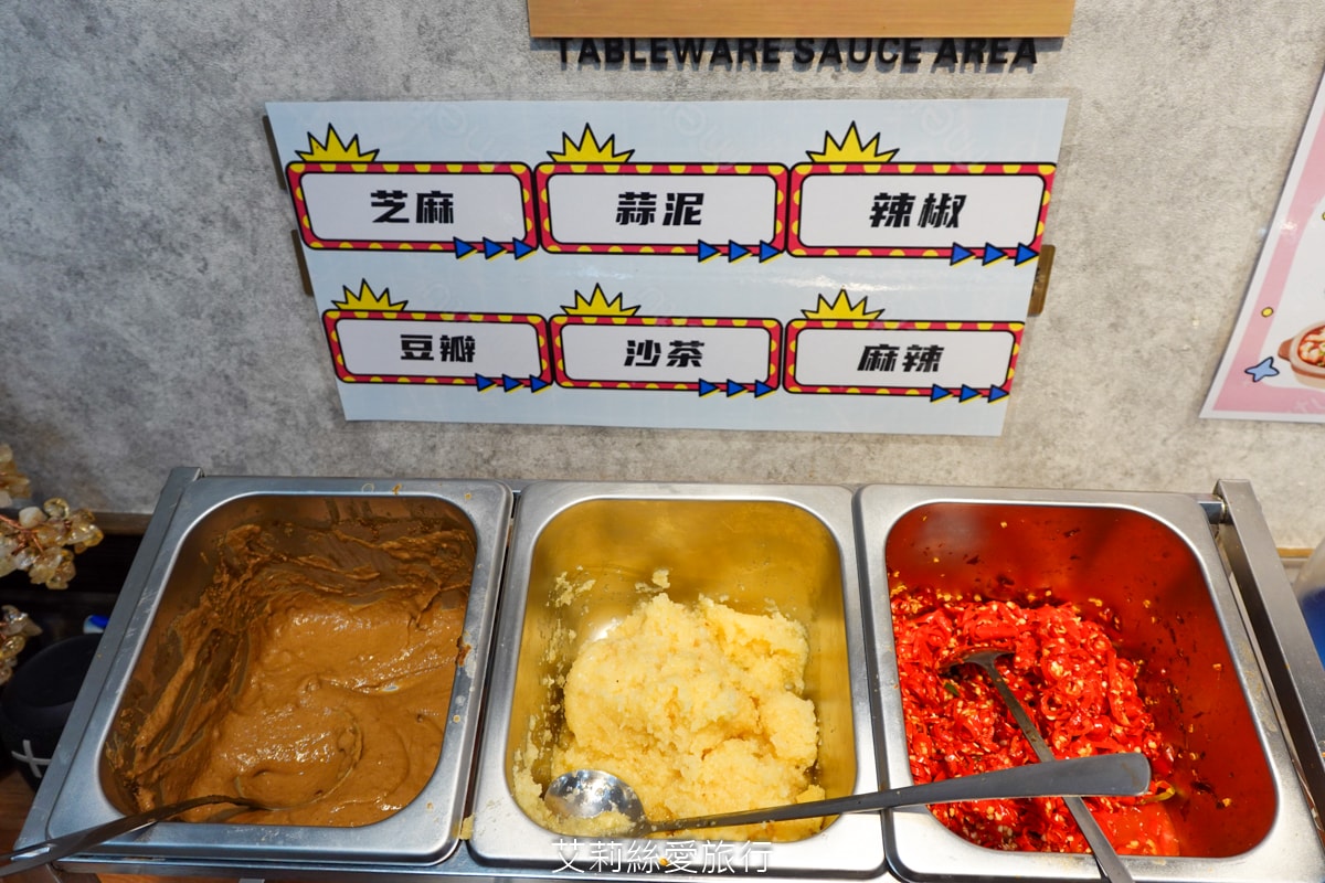 蘆洲美食 逸小鍋蘆洲店 主餐只要160元起 自助吧吃到飽 指定肉品買一送一 20種湯頭可選 涼麵、麵、飯、飲料、冰品吃到飽